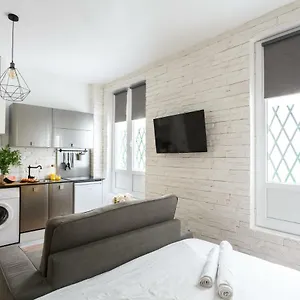 Well Located Studio -ecole Militaries Champs De Mars Paris