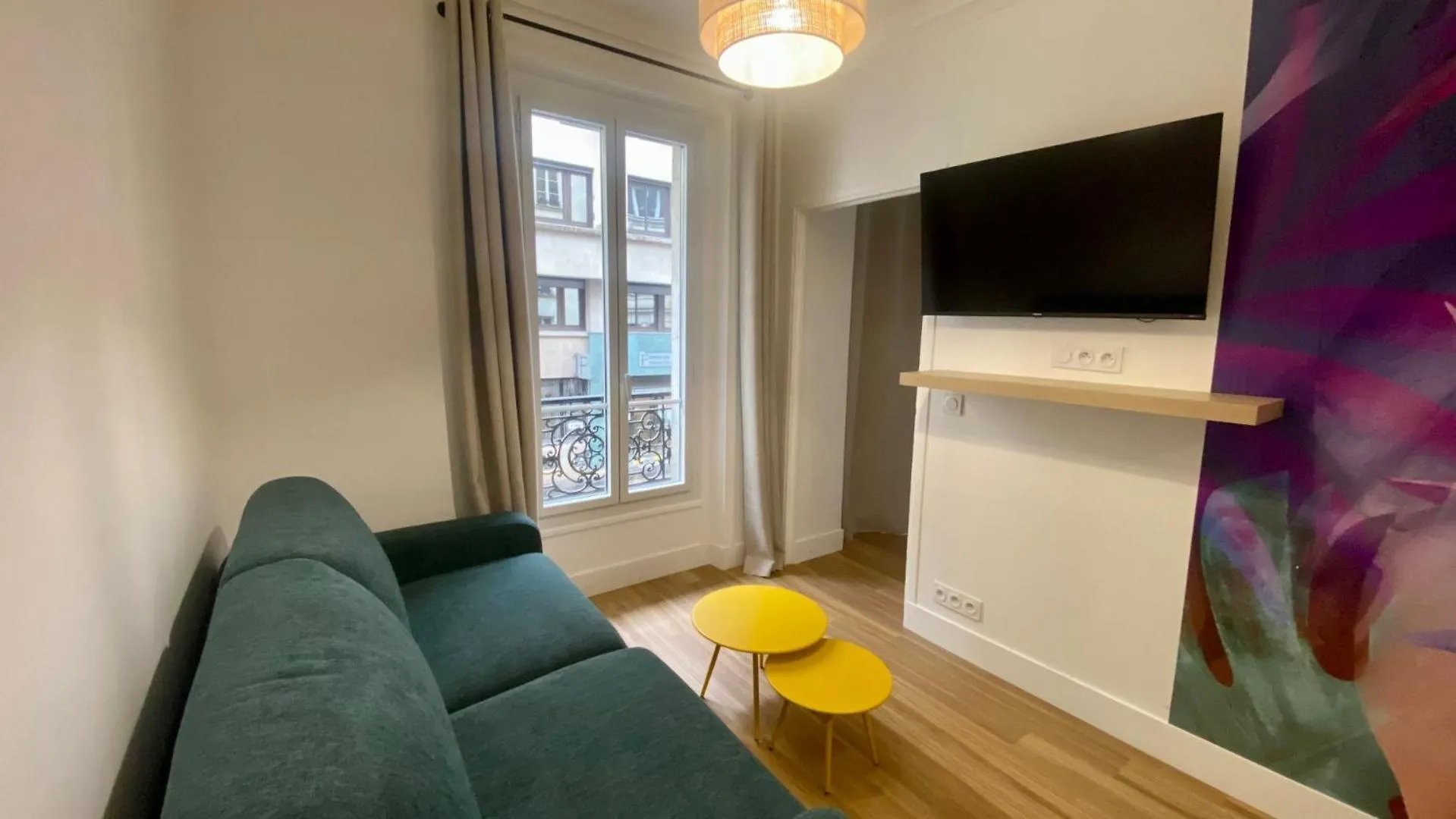 Appartement Lumineux proche de Saint-Lazare - 8P Paris 0*,