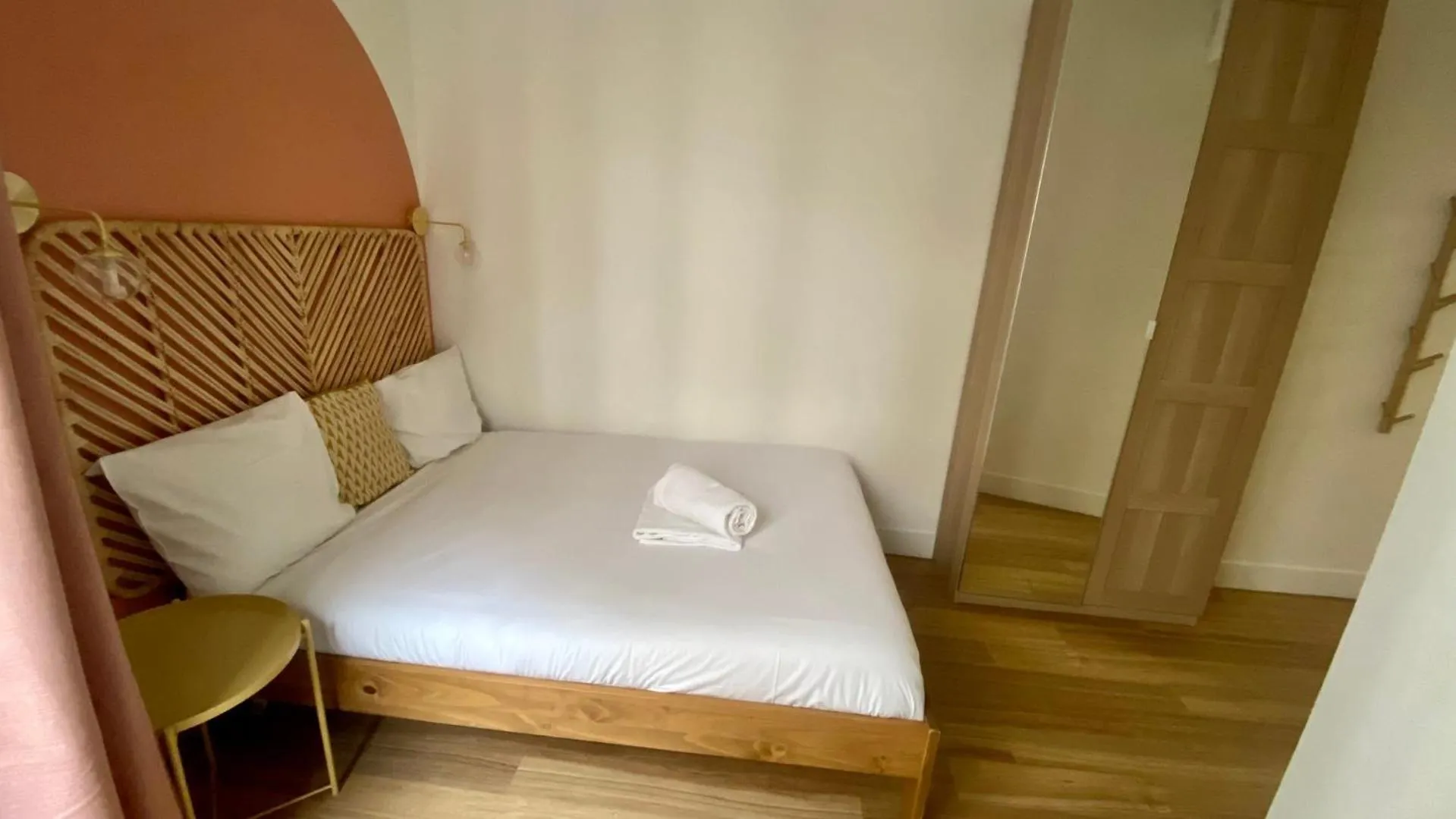 Appartement Lumineux proche de Saint-Lazare - 8P Paris France