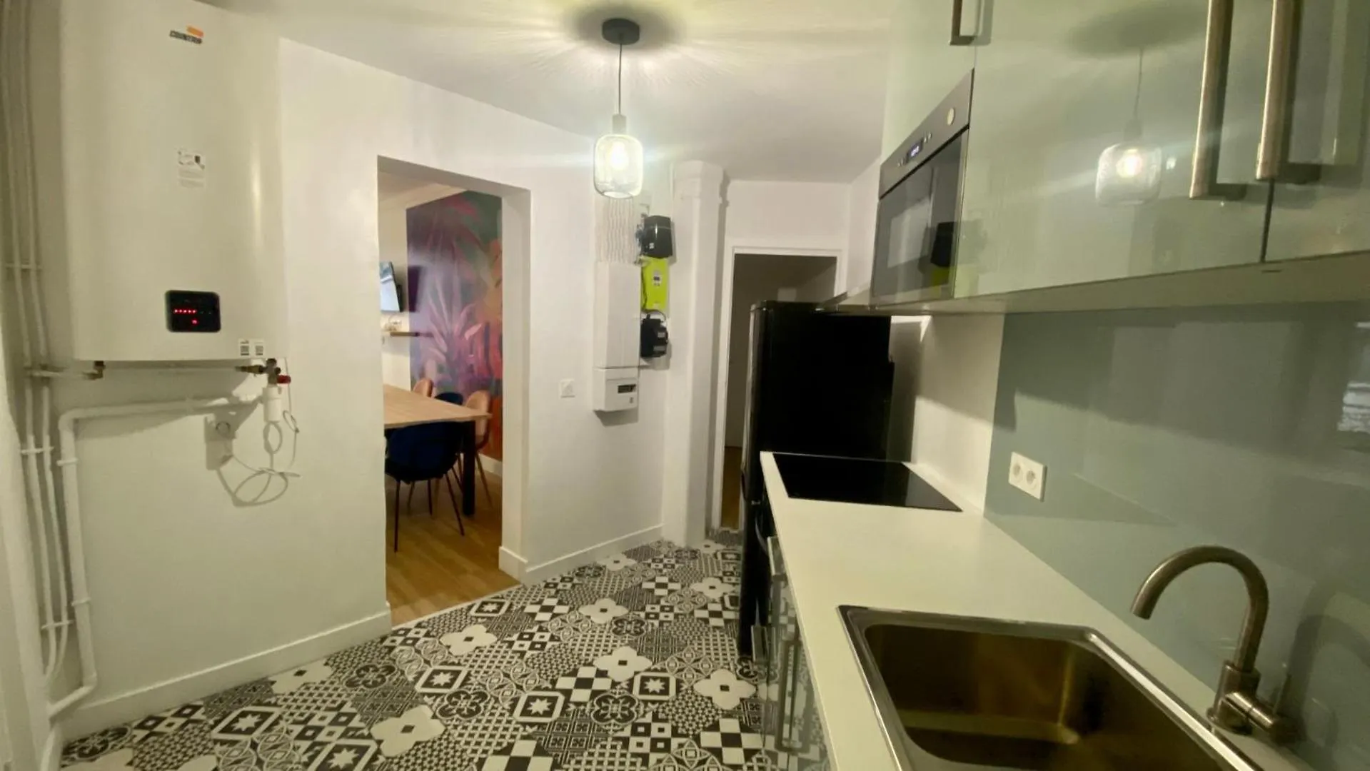 Appartement Lumineux proche de Saint-Lazare - 8P Paris France