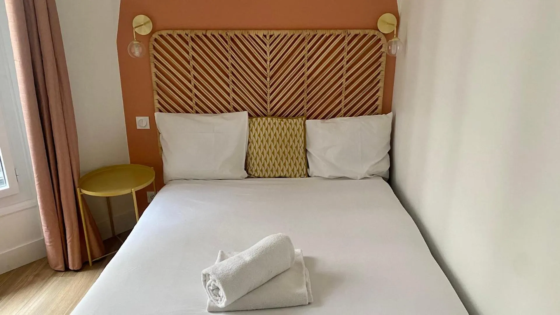 Appartement Lumineux proche de Saint-Lazare - 8P Paris France