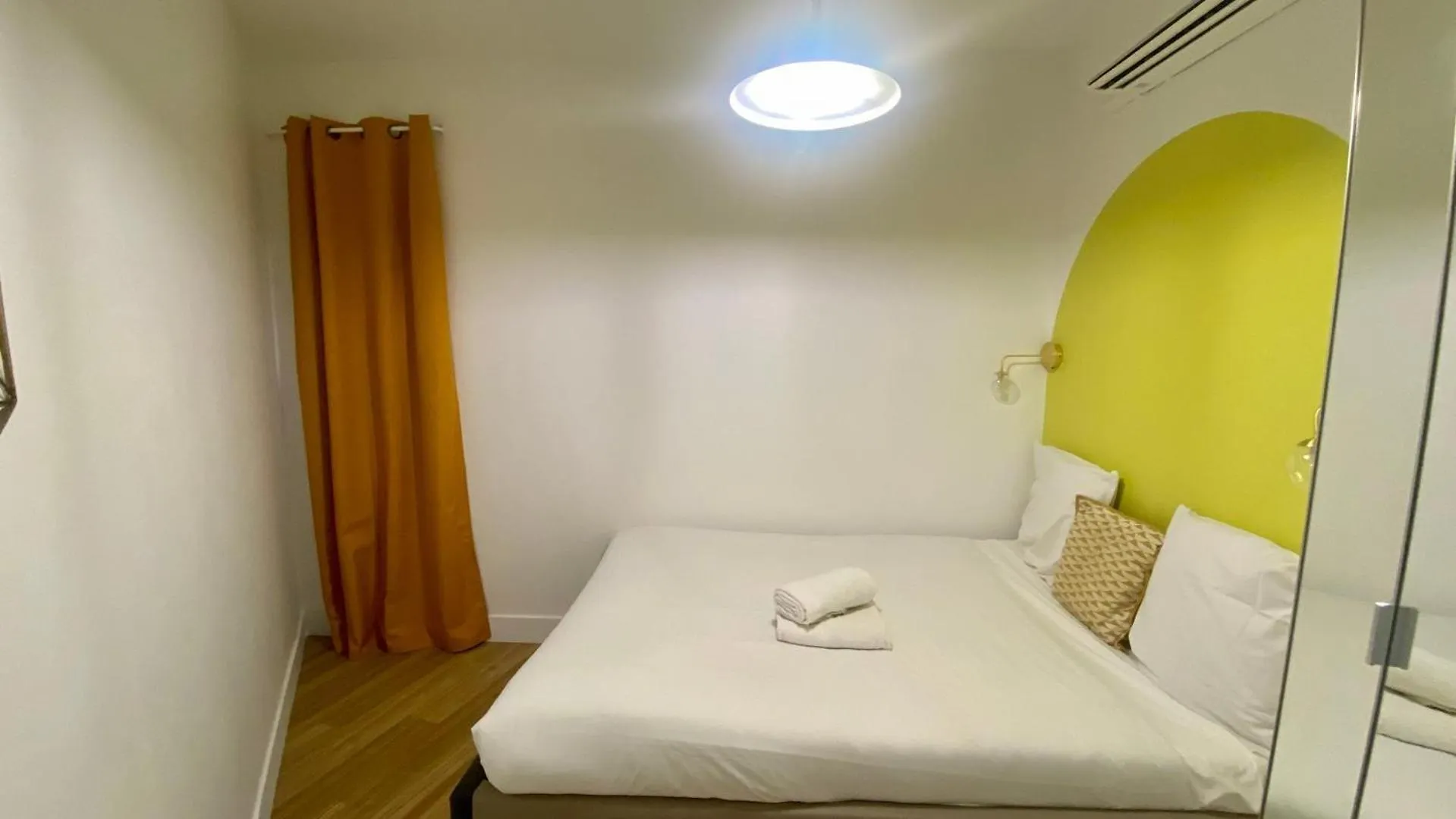 Appartement Lumineux Proche Saint-Lazare - 8P Paris 0*,  Frankrike